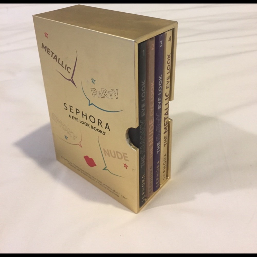 Set of 4 eyeshadow pallets