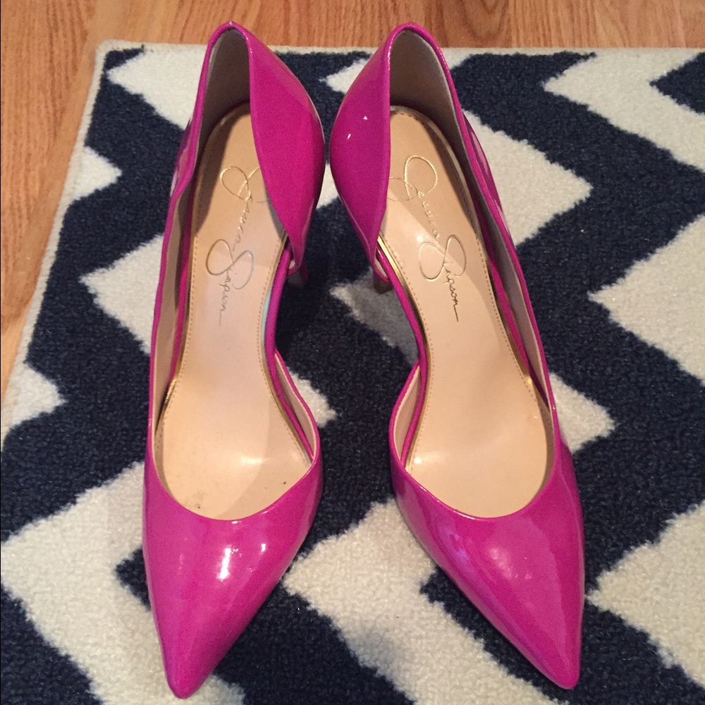 Jessica Simpson fuchsia pointed heels