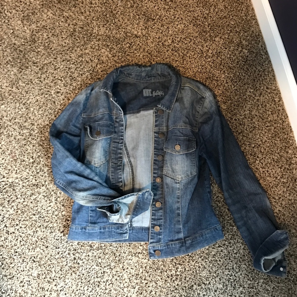 Perfect for spring.Just the right fade Jean Jacket