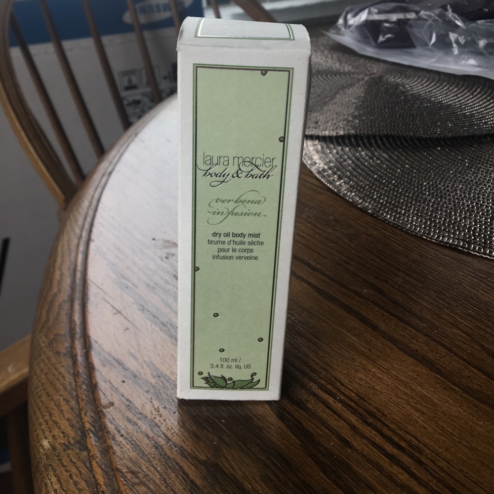 Laura mercier dry oil body lotion