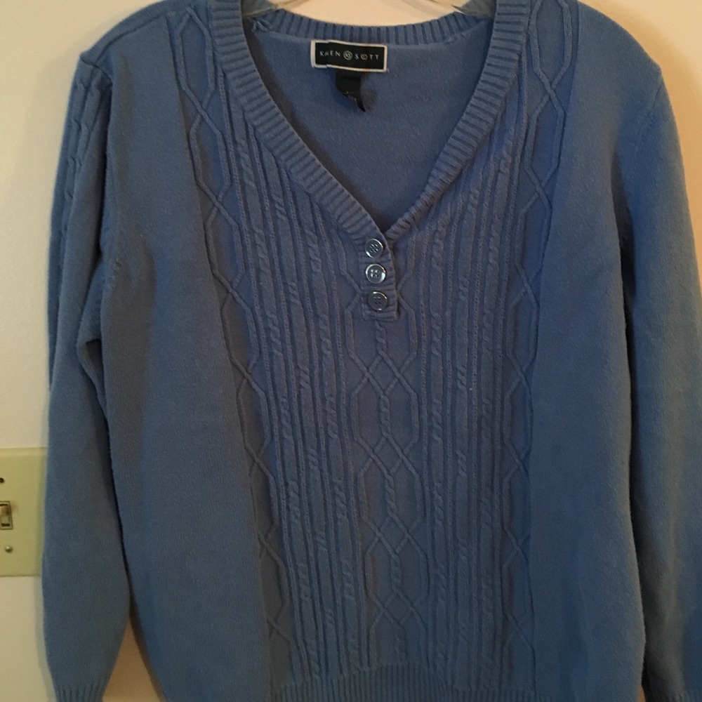 Long sleeved sweater