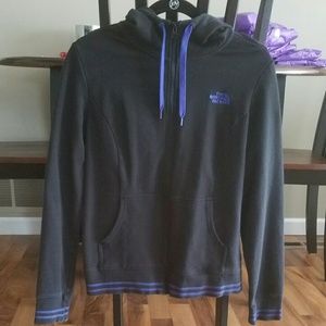 ⭐️North Face zip up sweatshirt