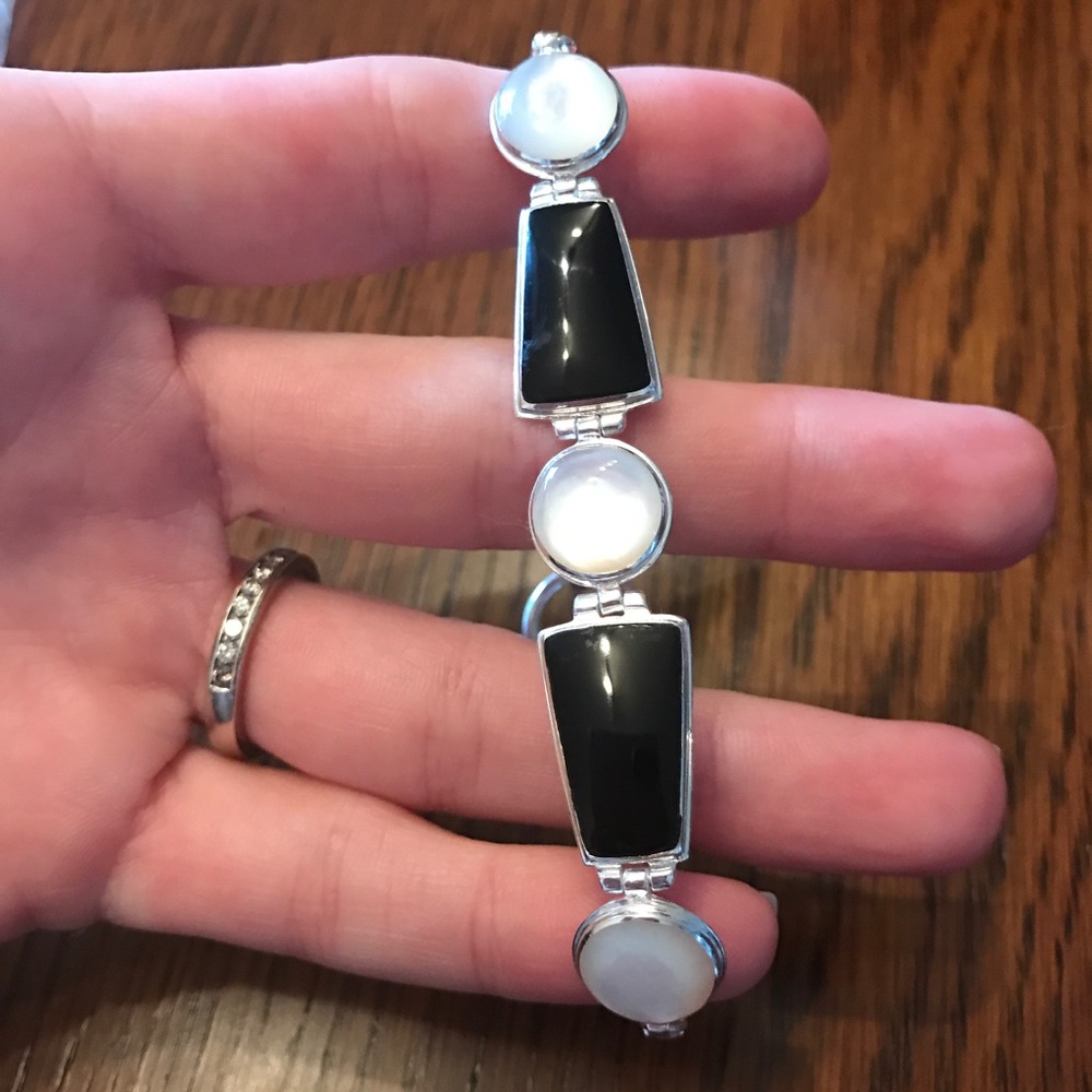 Pearl and Onyx stone bracelet