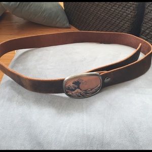 Leather belt with wave art buckle