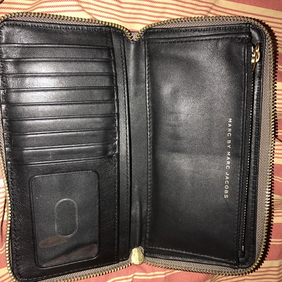 Marc Jacobs wallet - Picture 2 of 2