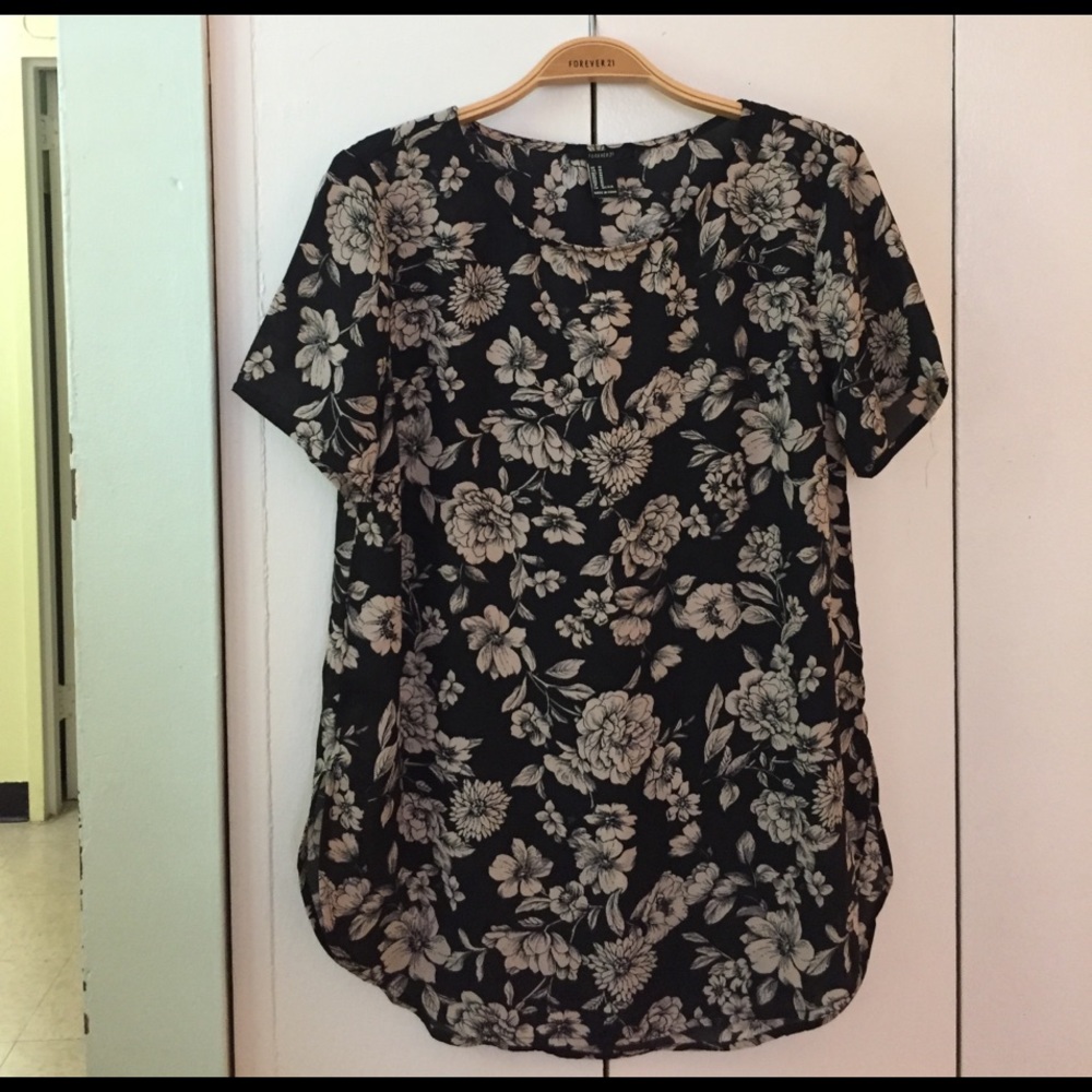 💥👚Forever 21 Black and Tan top👚💥