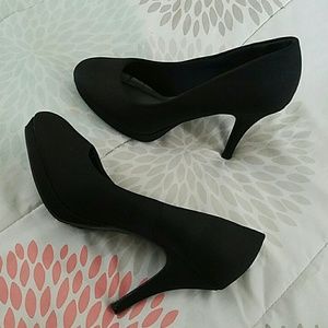 Chelsea Moreland Black heels