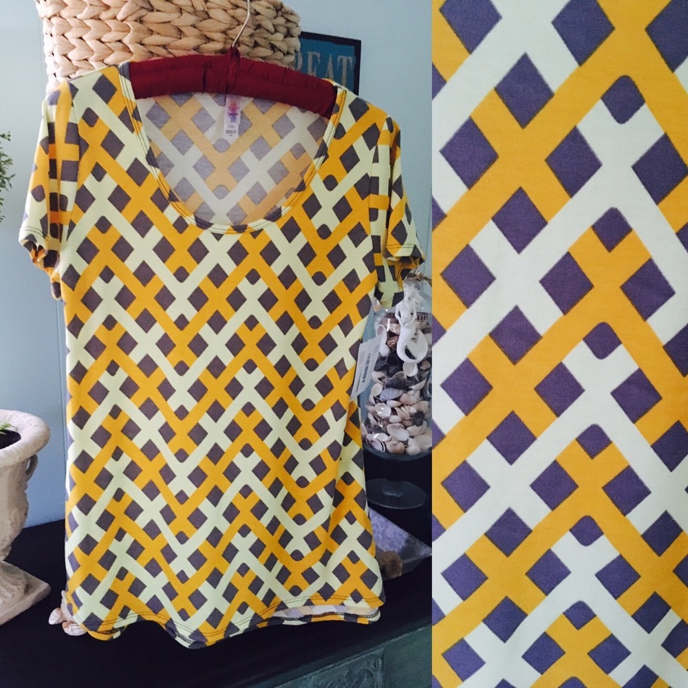 NWT- LuLaRoe Classic T- exSmall