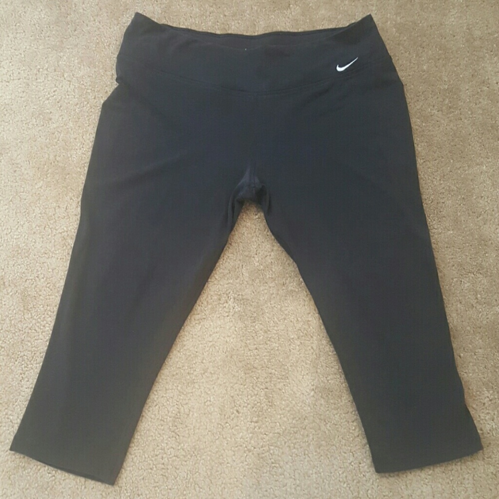 Womans Nike capri pants