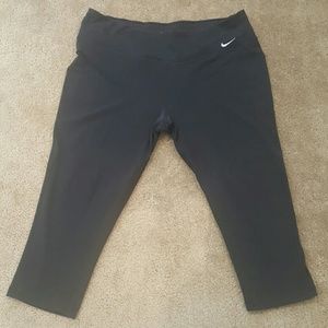 Womans Nike capri pants