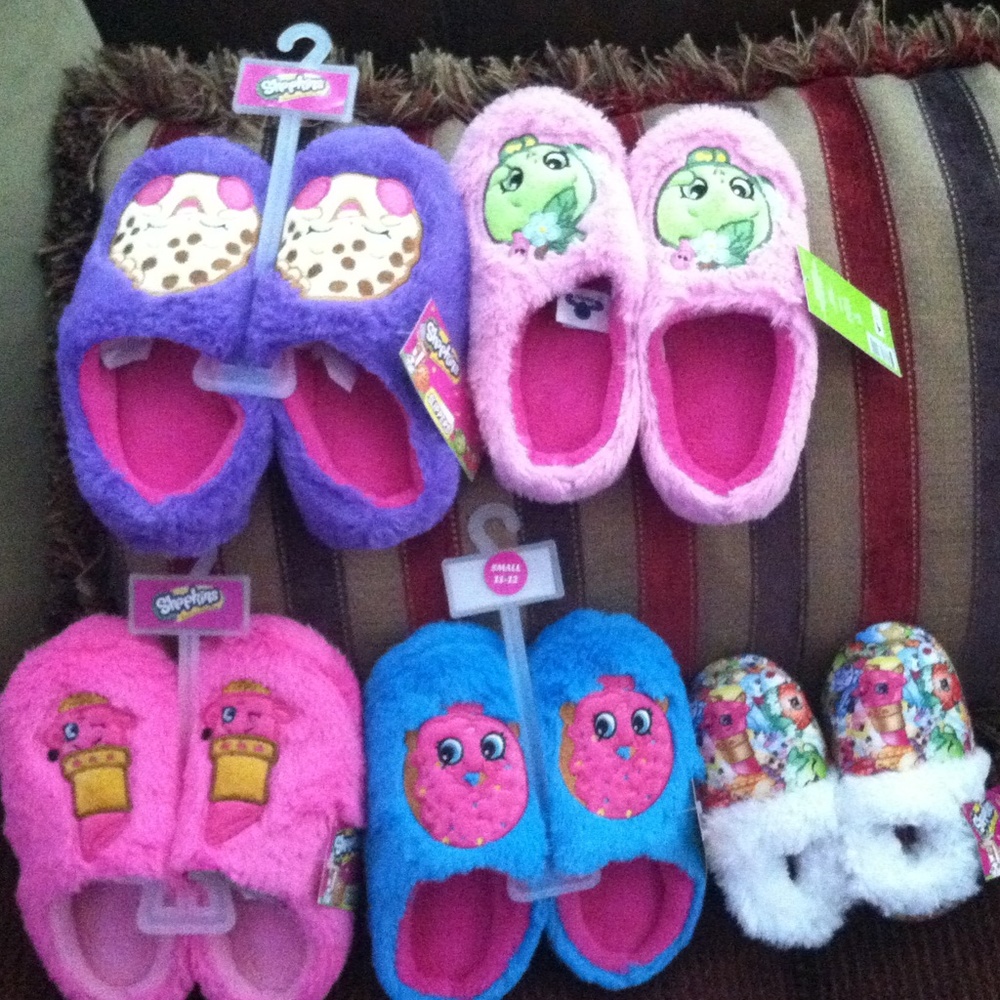 (((SOLD))))Bundle of 5 pairs of shopkins slippers