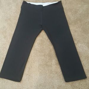 Womans capri yoga pants