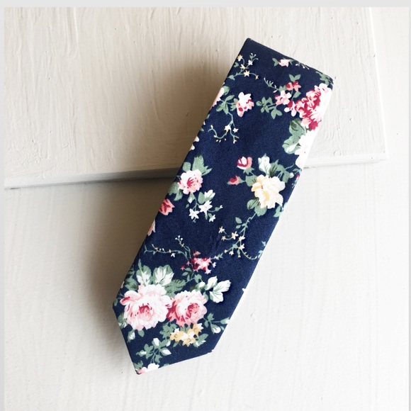 Navy floral tie - Picture 3 of 4