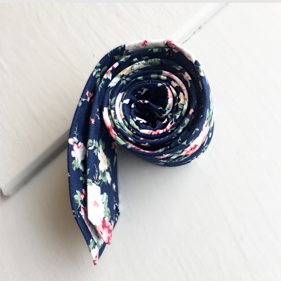 Navy floral tie - Picture 2 of 4