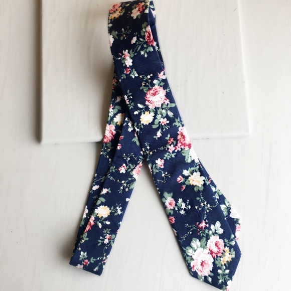 Navy floral tie - Picture 4 of 4