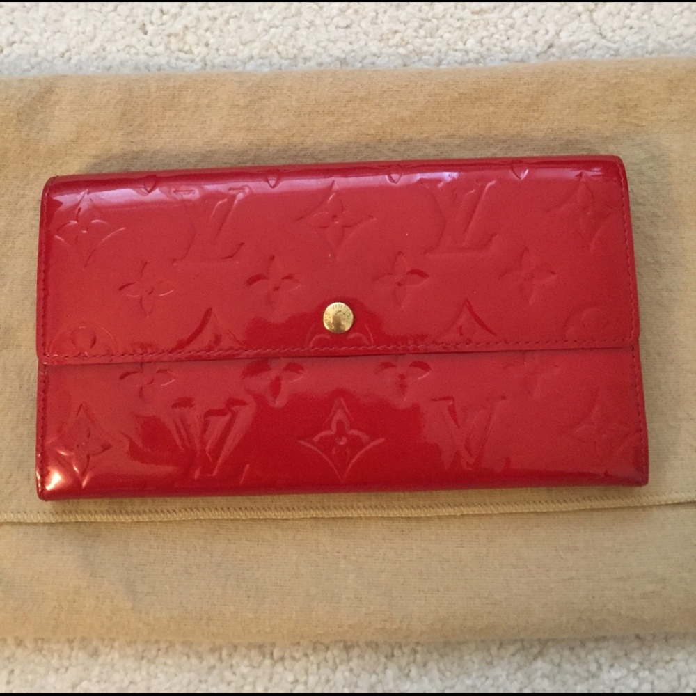 100% Authentic Louis Vuitton Sarah Wallet
