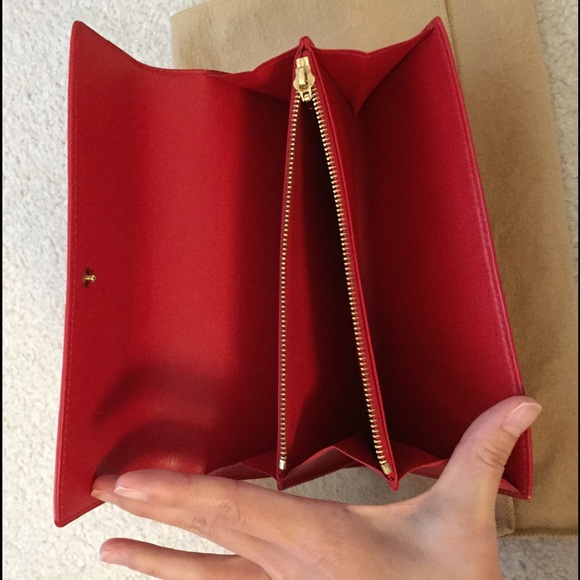 100% Authentic Louis Vuitton Sarah Wallet - Picture 4 of 4