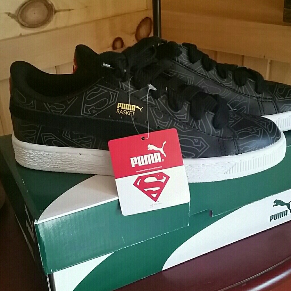 ****Superman Pumas :-) NWT****