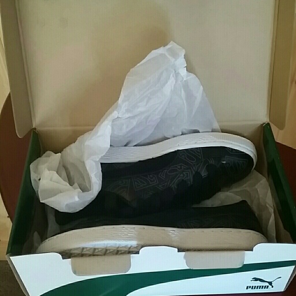 ****Superman Pumas :-) NWT**** - Picture 2 of 5