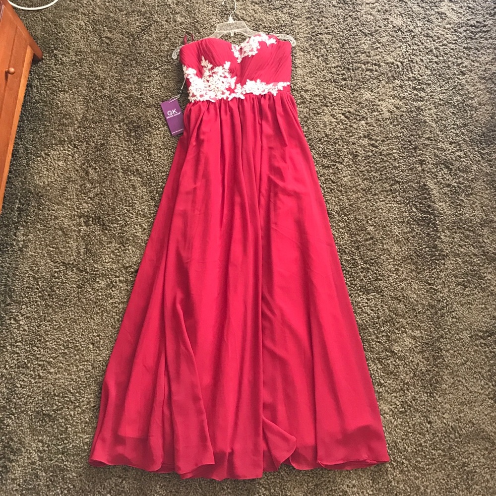 Red Lace-Up strapless Prom Dress