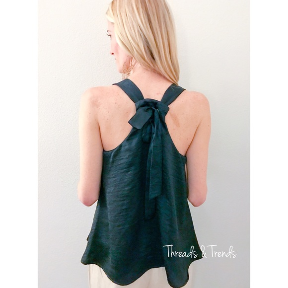 🌸🆕Chic' Tie Back Halter Blouse - Picture 4 of 5