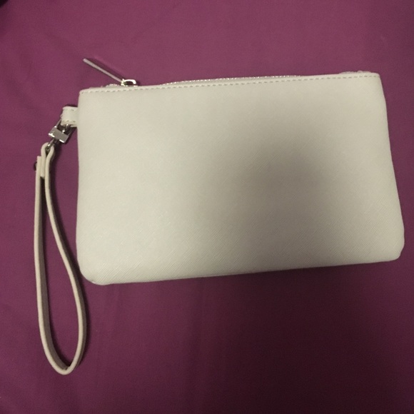 Off white clutch - Picture 1 of 3