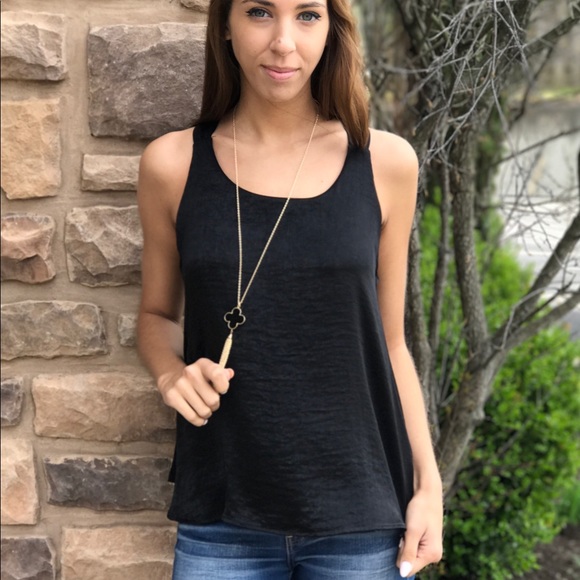 🌸Chic' Tie Back Halter Blouse - Picture 2 of 4