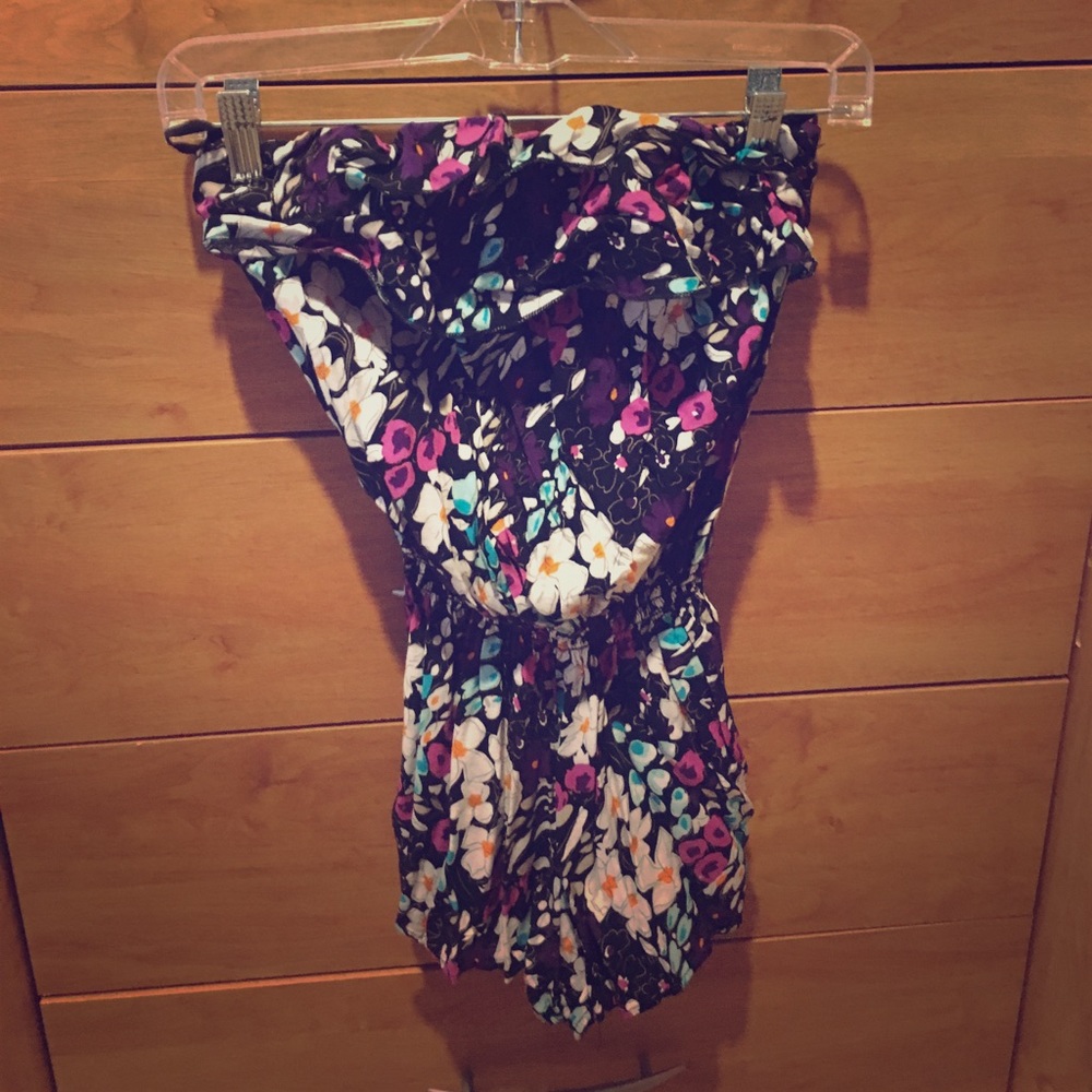 [SOLD] Gorgeous floral romper.