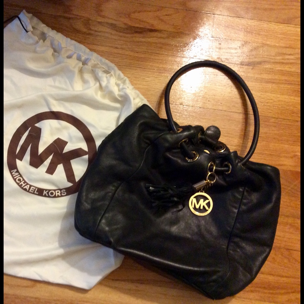Michael Kors black leather bucket bag