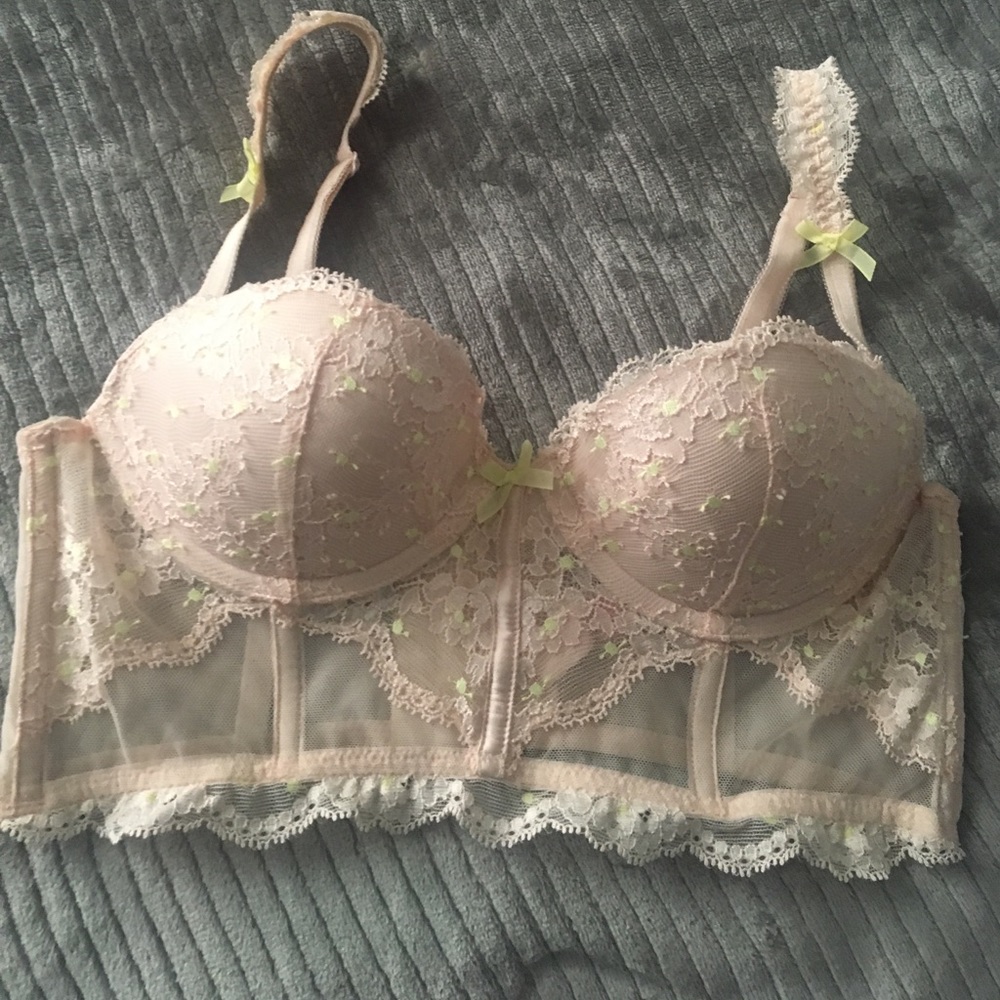 Victoria's Secret light pink buste push-up