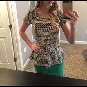 Short sleeve top with flared bottom