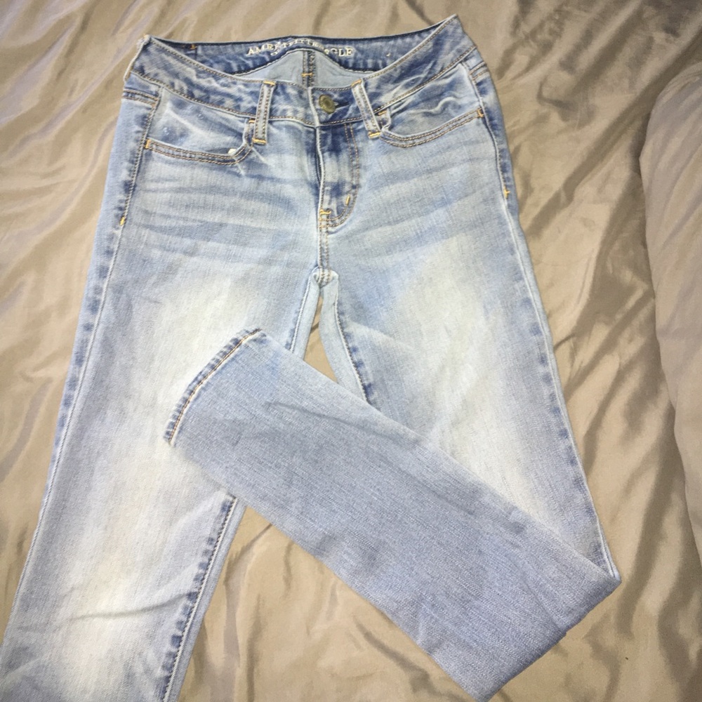 American Eagle light wash skinny jeans