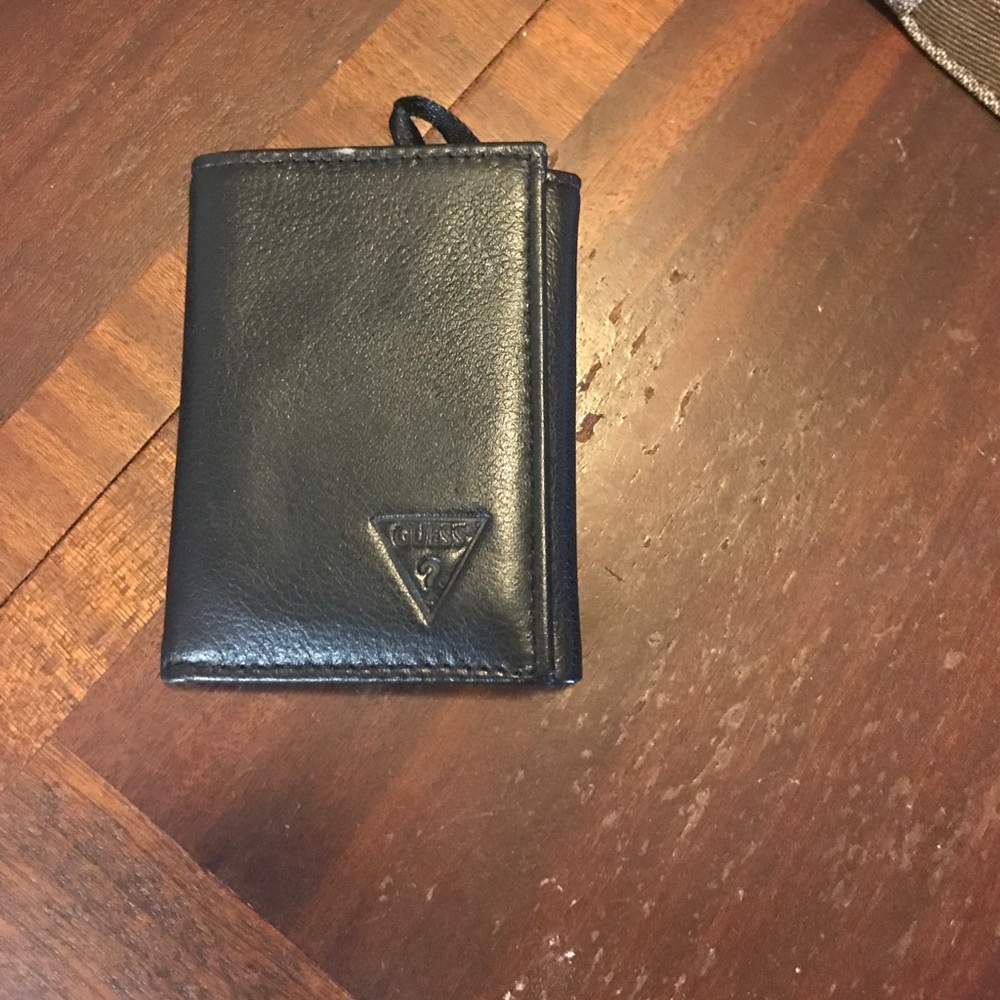 Mens guess wallet