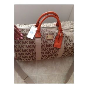 🔥Michael Michael Kors signature Webbing duffle🔥