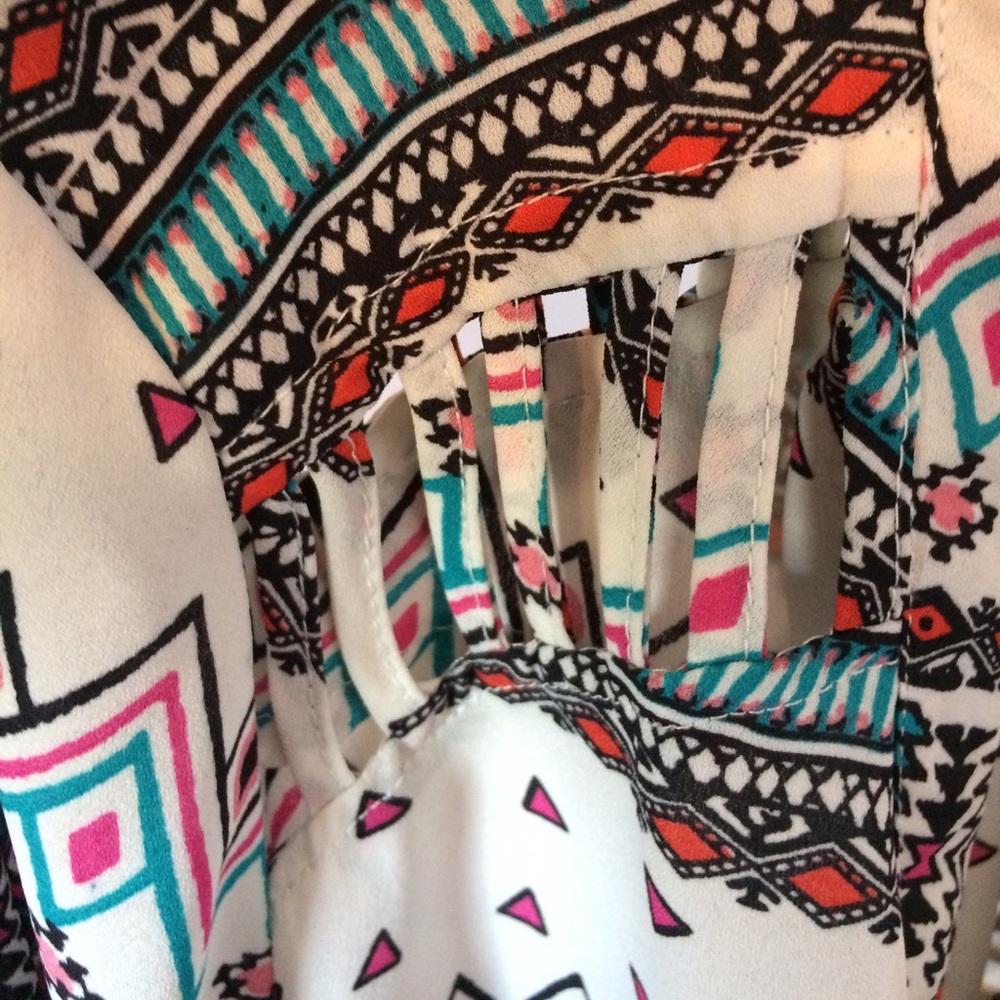 Patterned Blouse - Picture 4 of 5