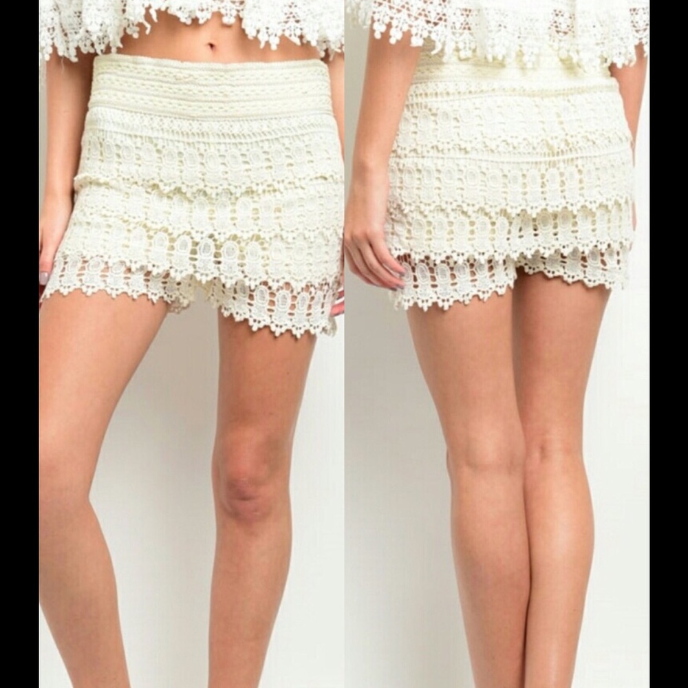 ‼️ SALE ‼️Tiered Crochet lace short
