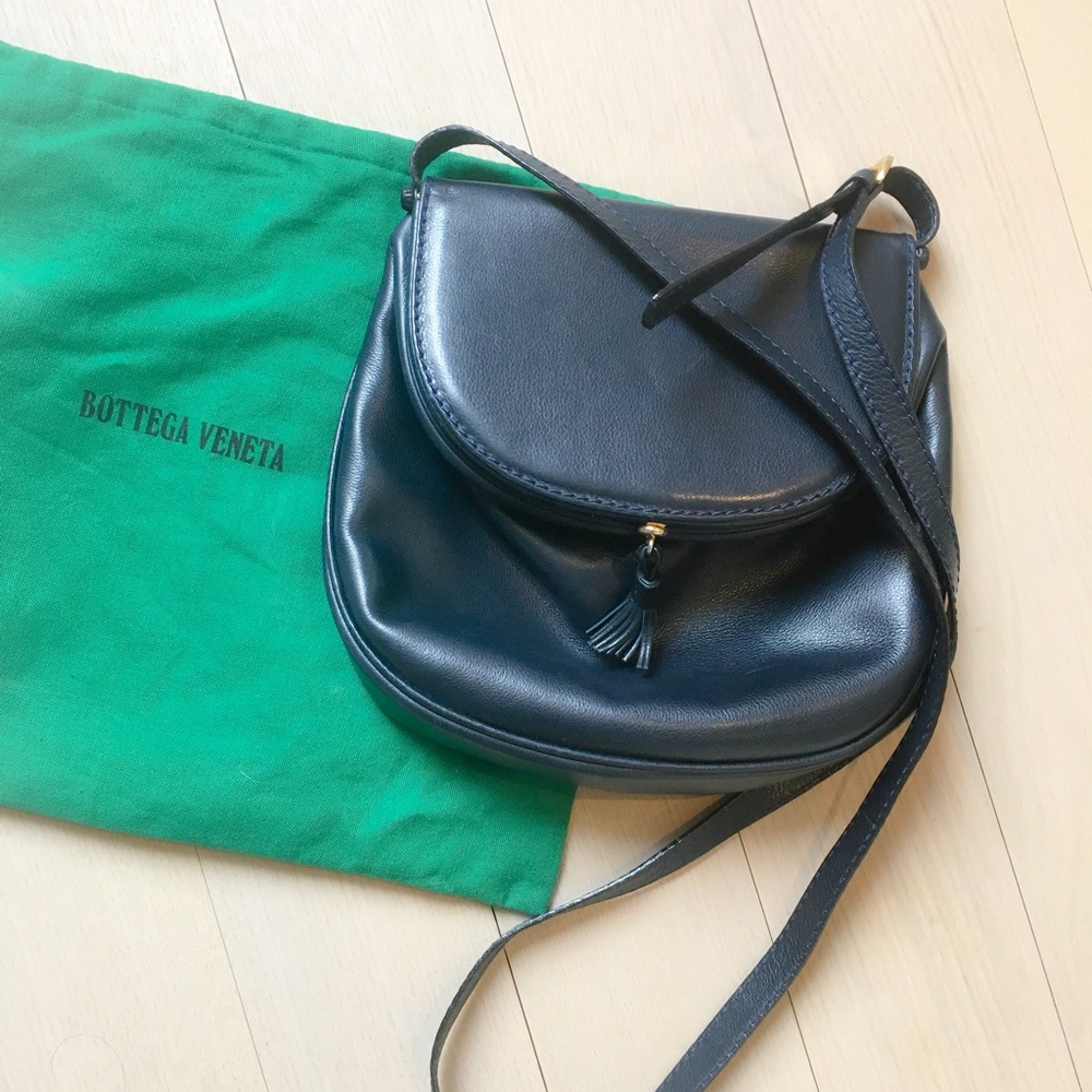 PM Editor Pick Vintage Bottega Cross Body Bag 💕 - Picture 2 of 5