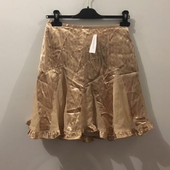 Banana Republic Dresses & Skirts - New! Banana Republic Silk frilly skirt size 0 XS