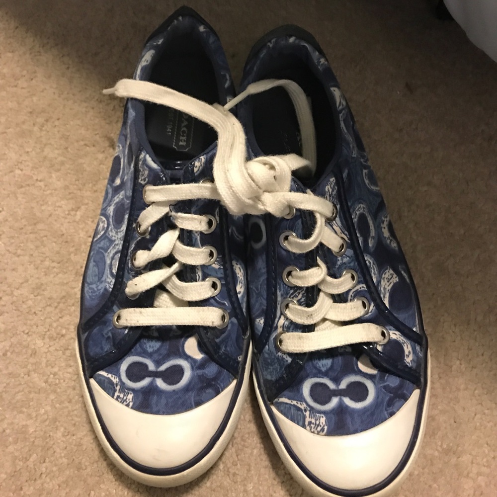 Coach tennis. Very good condition. Size 6