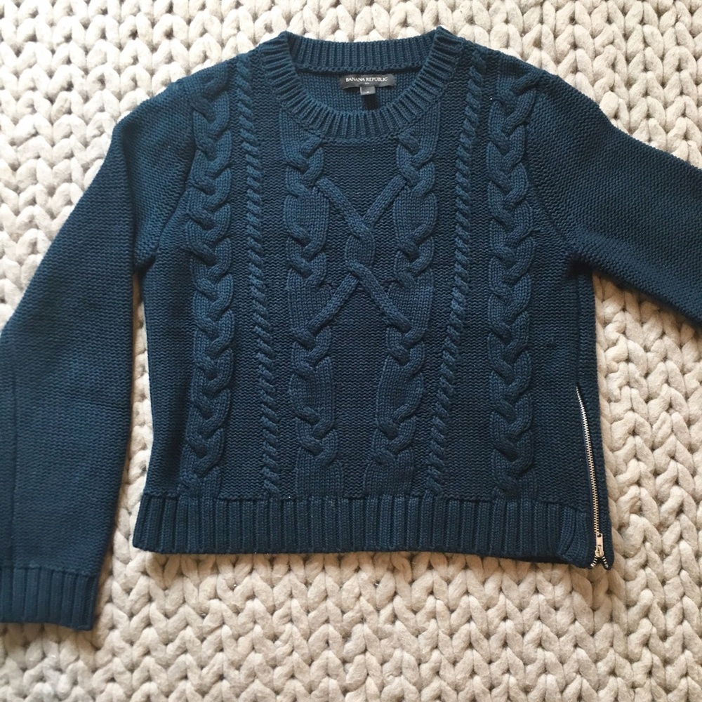 NWOT BANANA REPUBLIC Cropped Navy Sweater