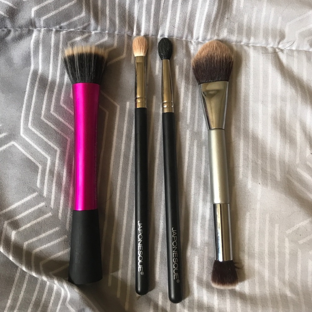 Makeup brush bundle