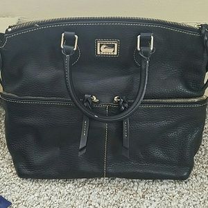 Dooney & Bourke hand bag