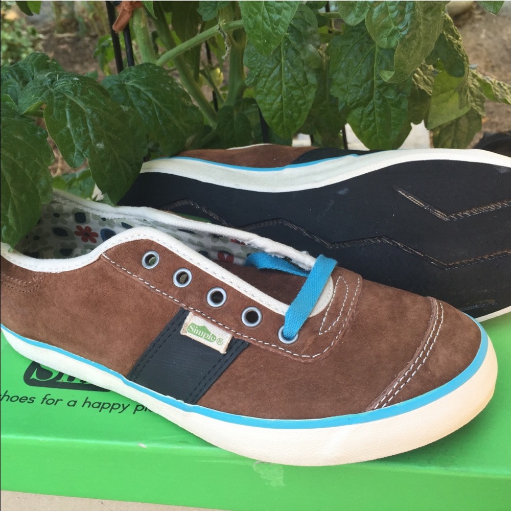 Simple Brand Eco Sneaks Bison NIB 7
