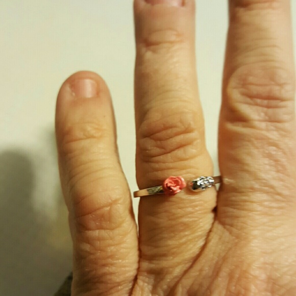 EVBEA  EVIL BEAUTY  SKULL ROSE RING - Picture 4 of 5