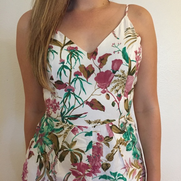 •LAST ONE• Floral Ruffle Cami Romper - Picture 5 of 8