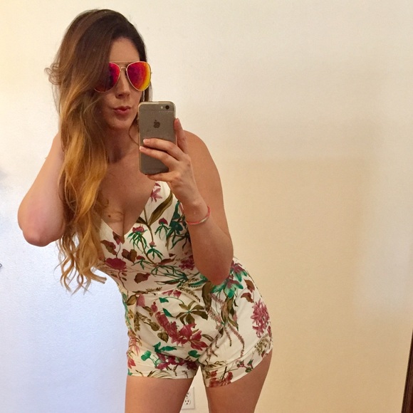 •LAST ONE• Floral Ruffle Cami Romper - Picture 3 of 8