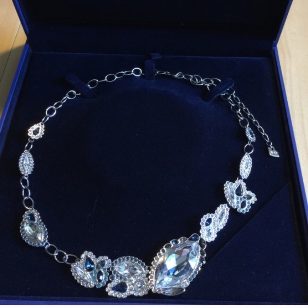 ISO swarovski. Want to buy.