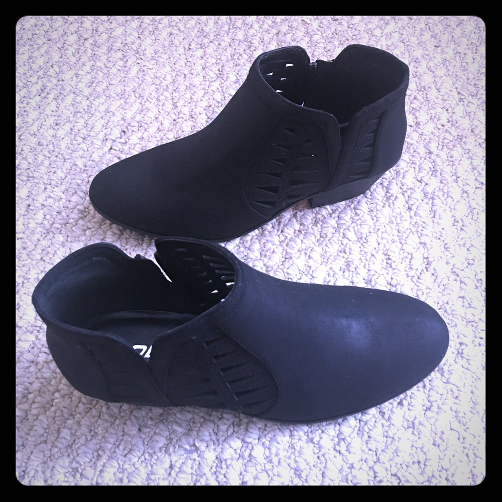 Brand new booties super cute all back