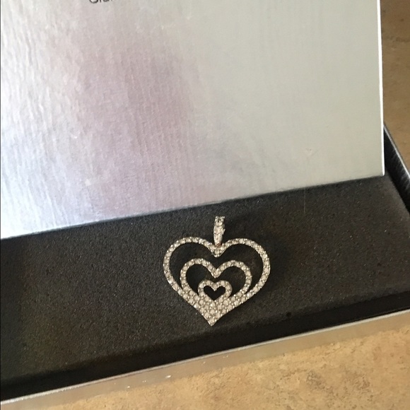 Nolan Miller's "gracious heart" pendant. - Picture 3 of 3