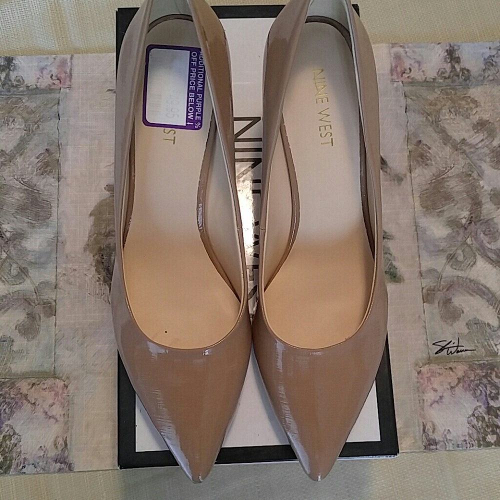 💰⬇👠Nine West Medium Taupe Heels